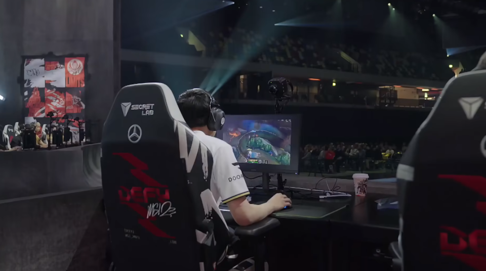 开云平台-GEN翻盘CLG，Doinb开启传奇时刻顶尖较量半决赛，引爆全场热议